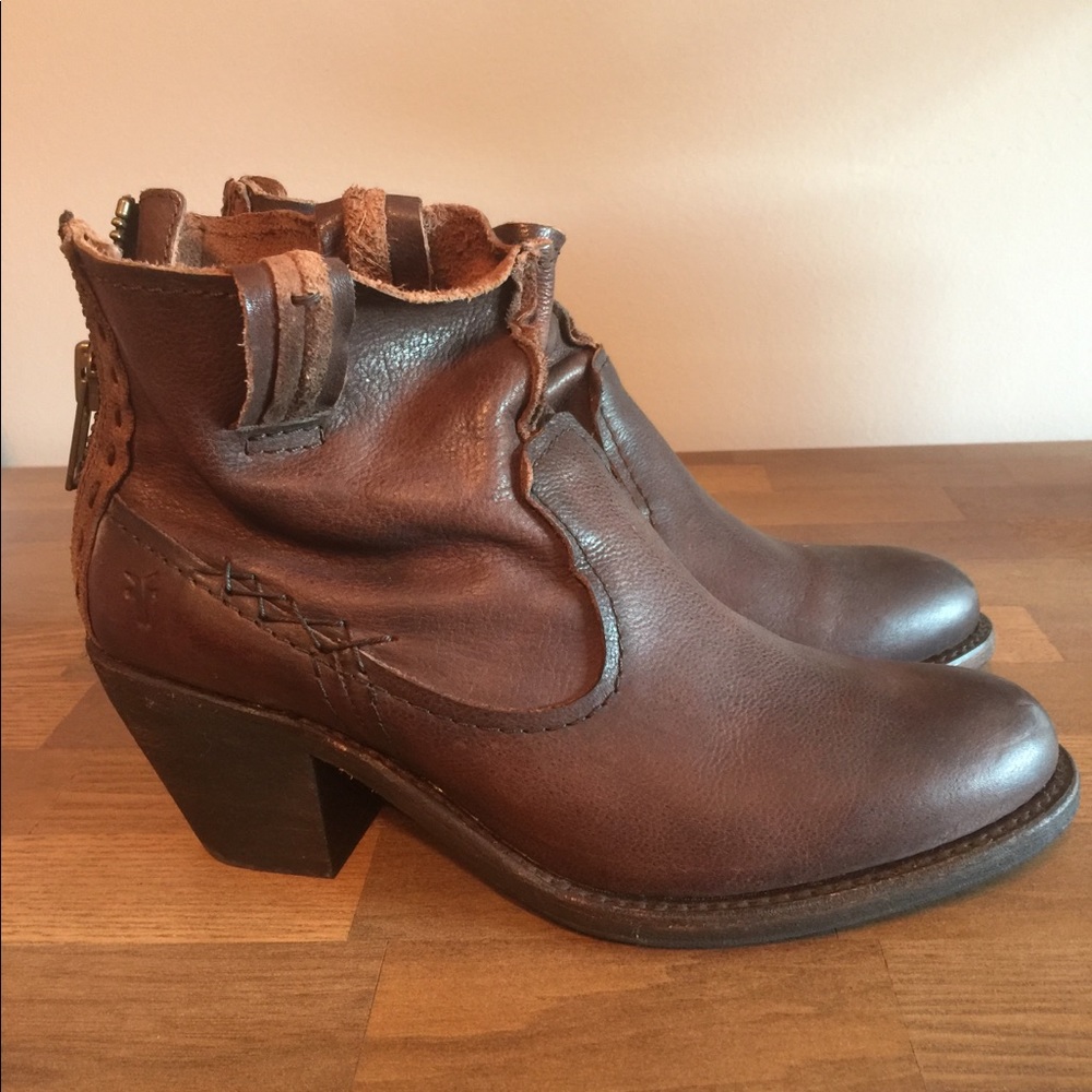 FRYE size 9 booties EUC